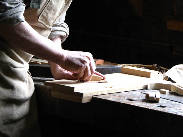 Nuestro equipo de profesionales cuenta  con muchos años de contrastada <strong>experiencia</strong> en el sector de la <strong>carpintería de madera en Vistabella del Maestrazgo</strong>.